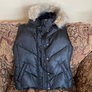 Like new puffer vest with detachable hood